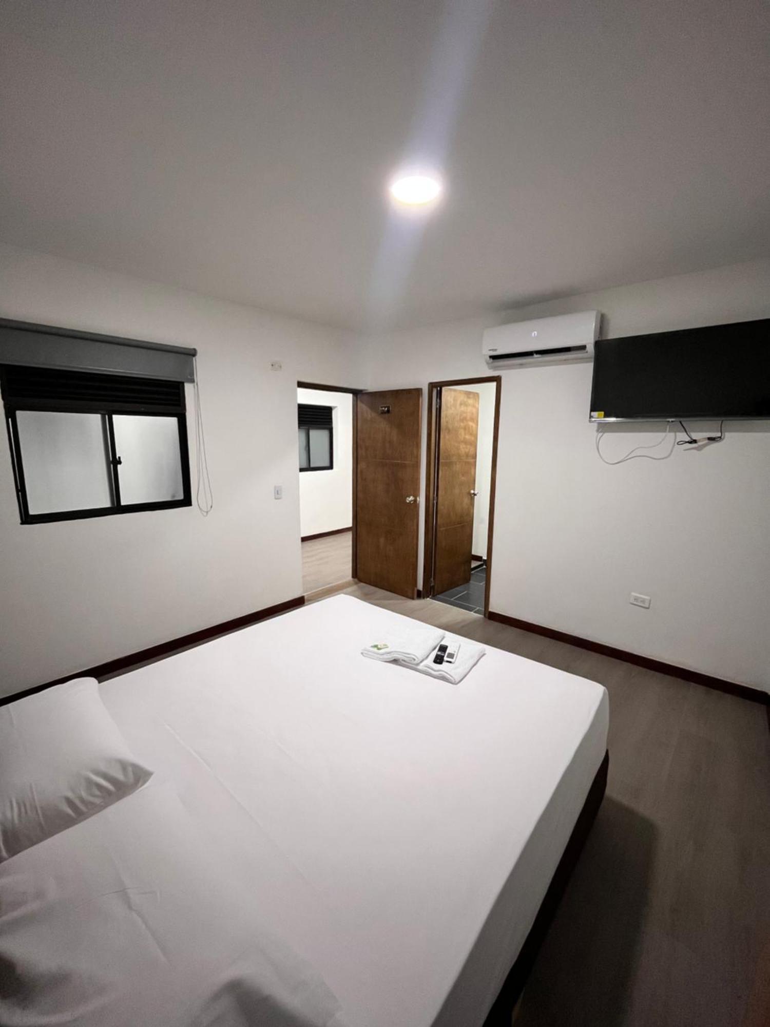 Hotel Gallery By 70 Medellín Esterno foto
